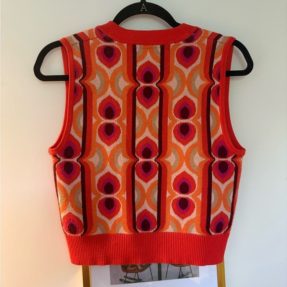 Sleeveless Knit Top - Picture 4 of 4